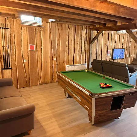 Holiday home Avec Piscine Interieur, Le Repere De Choiseau