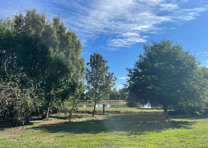 Avec Piscine Interieur, Le Repere De Choiseau بيت للعطل