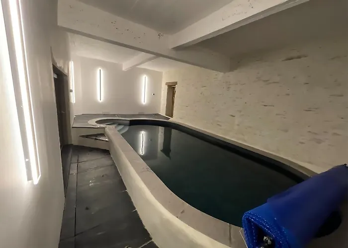 Avec Piscine Interieur, Le Repere De Choiseau * Challain-la-Potherie
