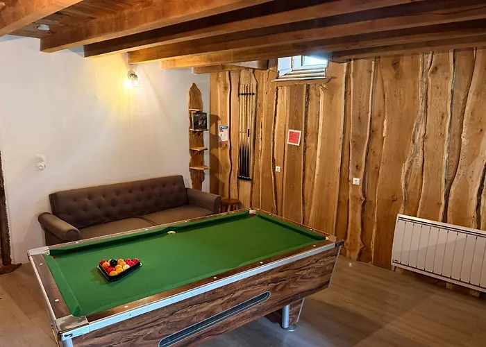 Avec Piscine Interieur, Le Repere De Choiseau بيت للعطل *